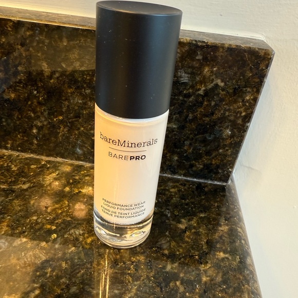 bareMinerals BAREPRO Liquid Foundation - Picture 2 of 4